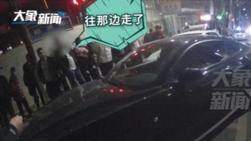 撞车吃瓜群众交警,交警视角下的吃瓜群众众生态