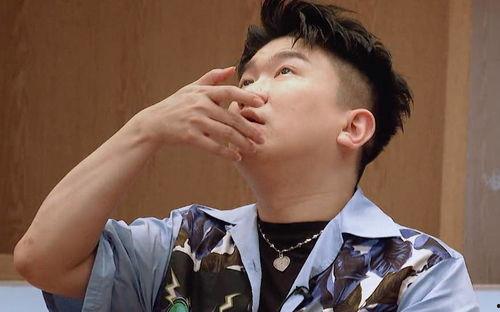 吃瓜群众演员嘎嘎嘎是谁,揭秘吃瓜群众演员背后的故事