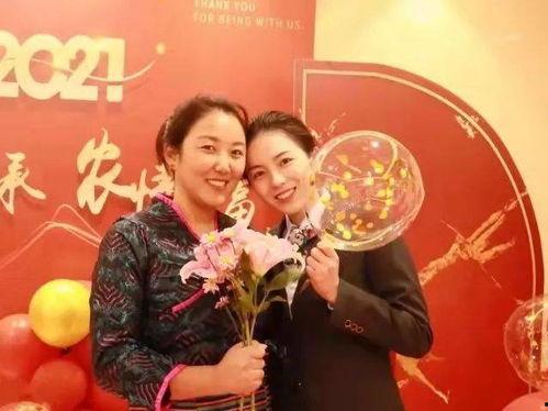 博肖见面会撒糖吃瓜群众